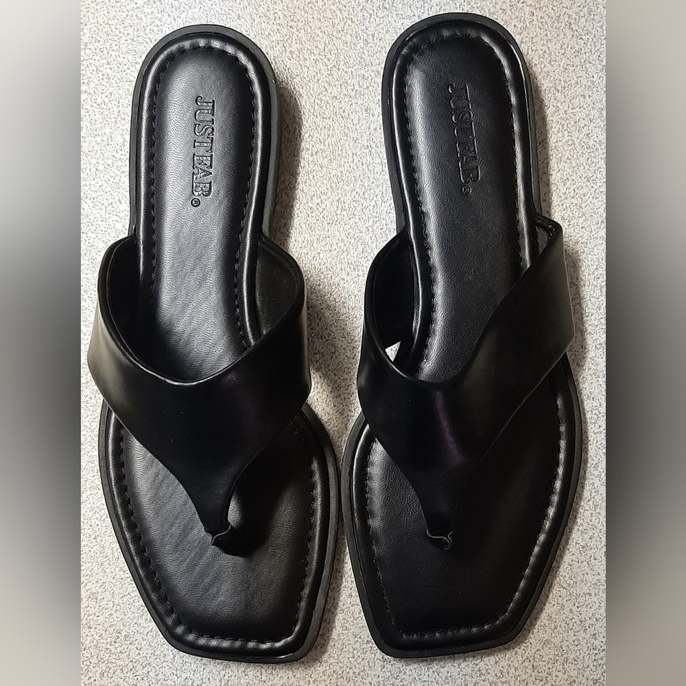Ladies Sandals ~ Size 5.5